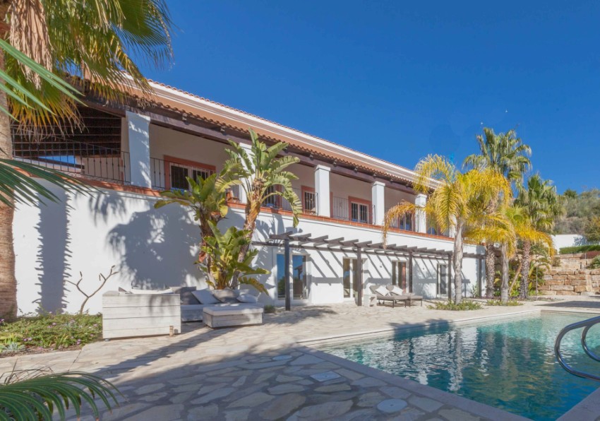 Cortijo-stijl villa met gastenappartement en panoramisch uitzicht in Monte Mayor